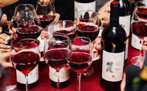 雙流保稅區(qū)購物免稅店 國航帶你探尋紅酒中心購物